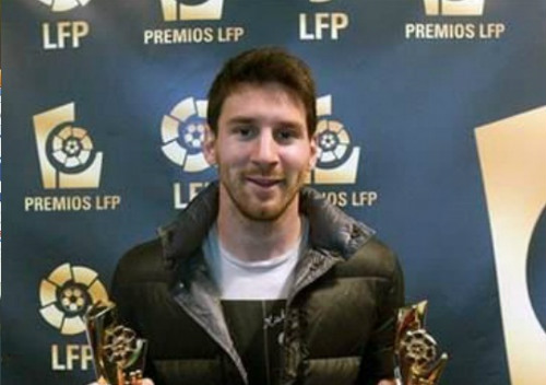 Đánh bại CR7, Messi đoạt danh hiệu xuất sắc nhất La Liga